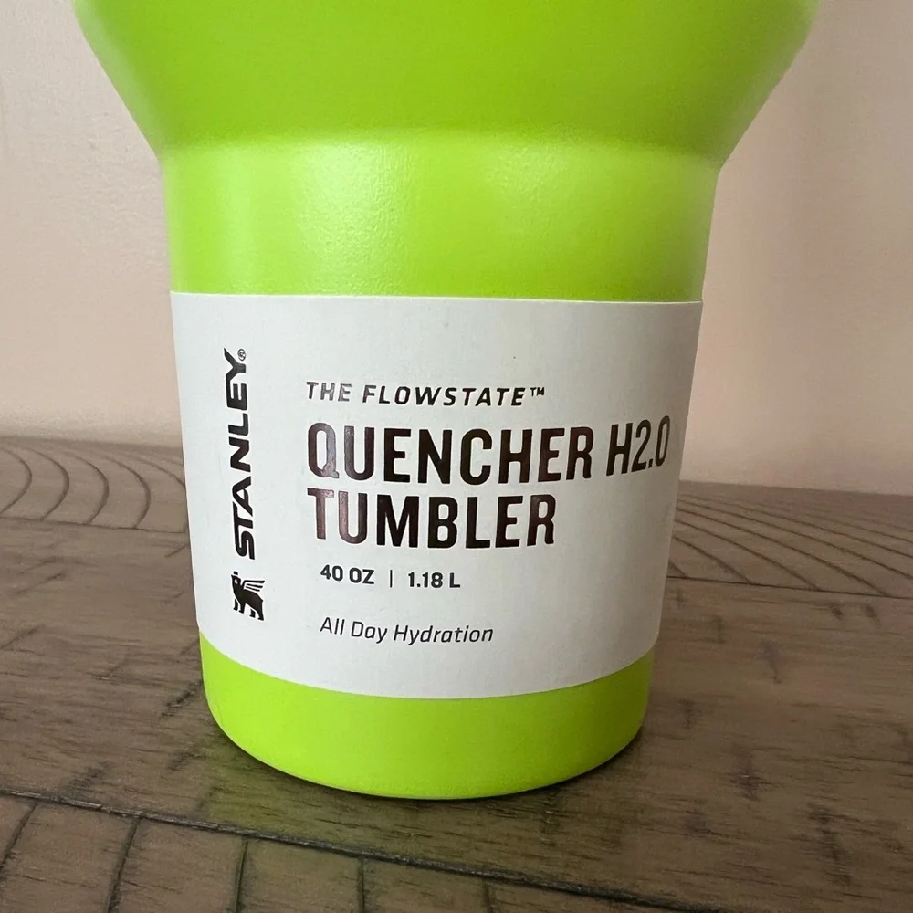 Stanley Quencher H2.0 FlowState Tumbler. 40oz Bright Lime - Picture 2 of 10